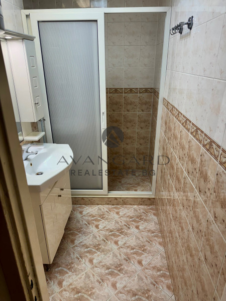 ТРИСТАЕН АПАРТАМЕНТ С ЧЕТИРИ ОТДЕЛНИ СТАИ! ИЗГРЕВ