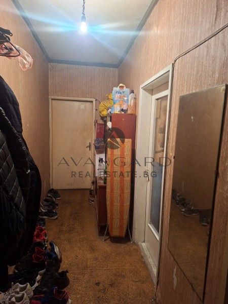 Двустаен с три отделни стаи  до Събота пазара