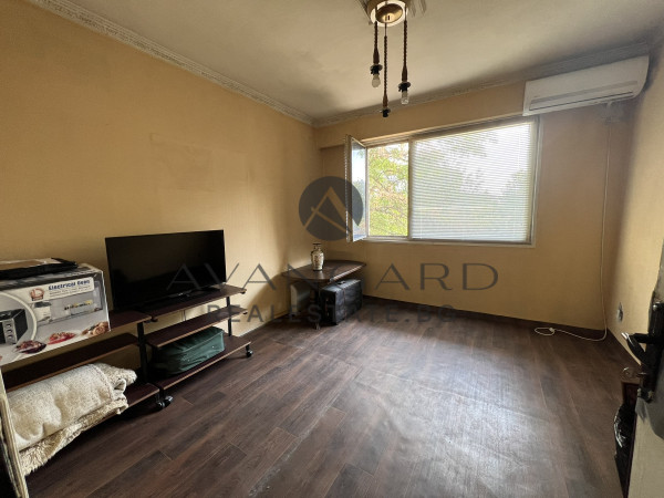 One -bedroom apartment with three separate rooms in Kamenitsa 1