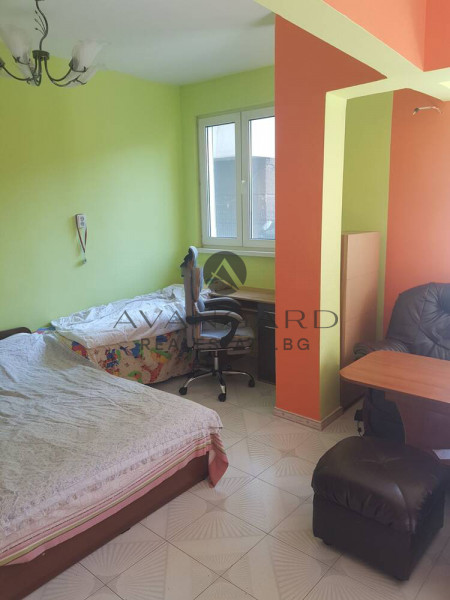 One bed! Top location!