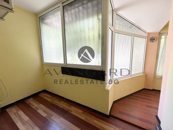 A renovated two -bedroom apartment in Karshiyaka