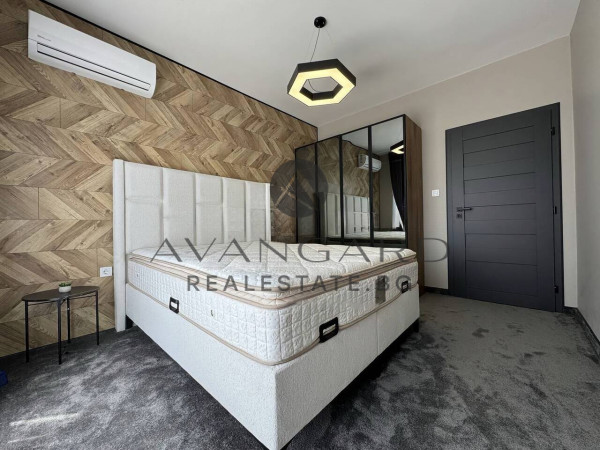 Luxury one -bedroom / south exposure