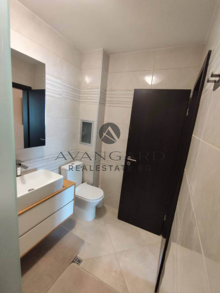 A multi -bedroom apartment to the water panel