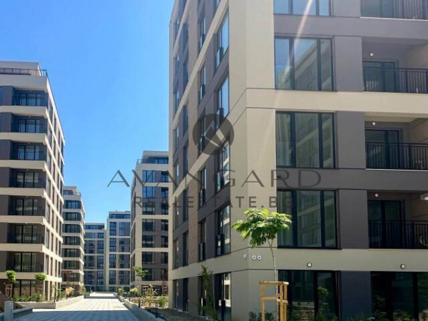 Просторен Тристаен / Тракия