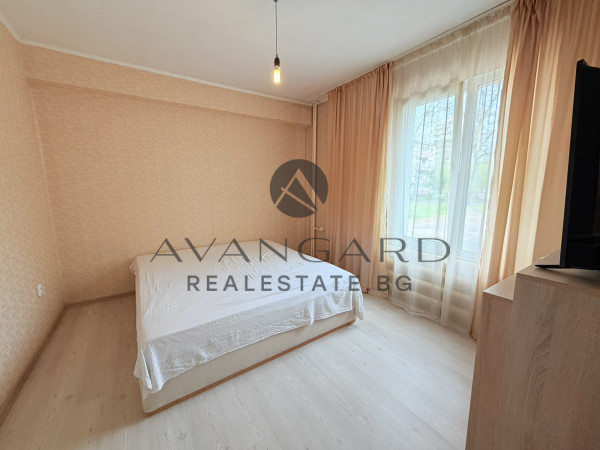 САНИРАН ДВУСТАЕН С ТРИ ОТДЕЛНИ СТАИ !