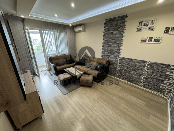 FREE PARKING!!! THREE-ROOM APARTMENT!!! REAL SQUARE !!!