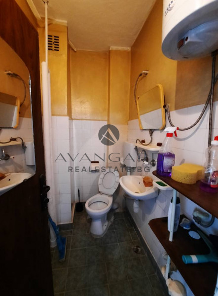 One-bedroom apartment with real square footage / p-t chicken