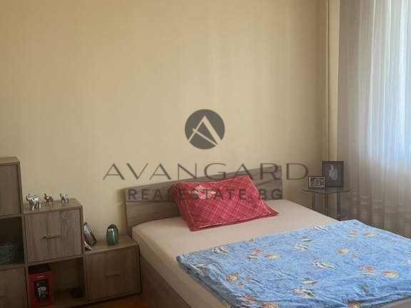 Обзаведен двустаен гимн. Васил Коларов