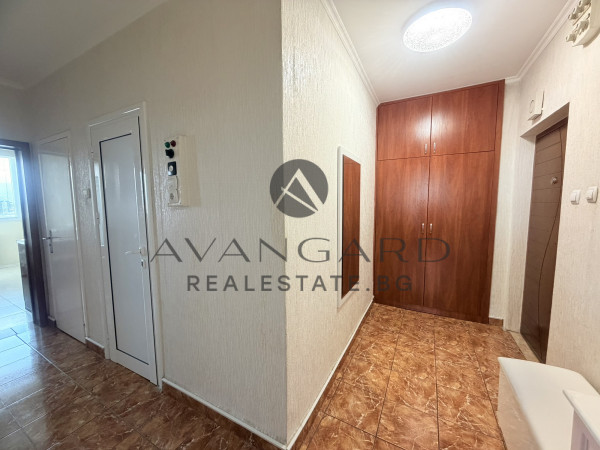 ОБЗАВЕДЕН ТРИСТАЕН С РЕАЛНА КВАДРАТУРА