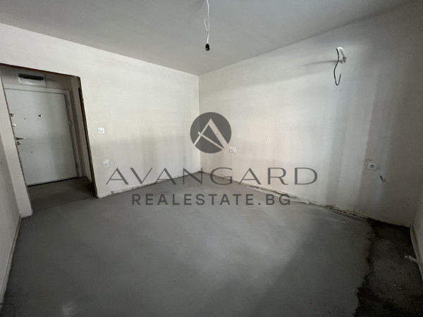One -bedroom apartment with porch on Raya Street