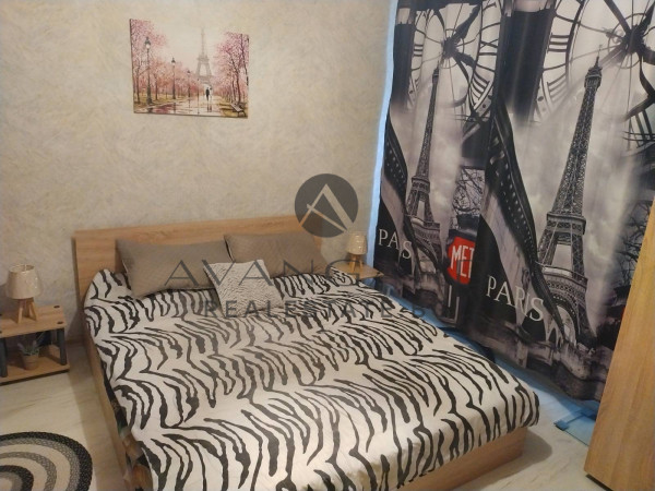 ДВУСТАЕН РЕАЛНА КВАДРАТУРА / ТРАКИЯ