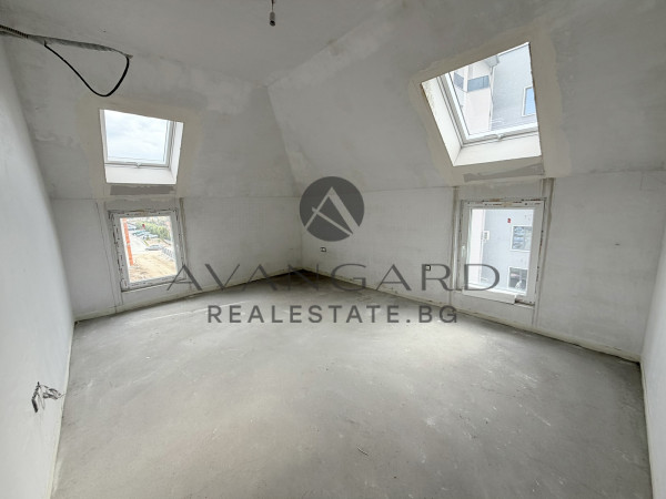 Тристаен с акт 14 в малка сграда