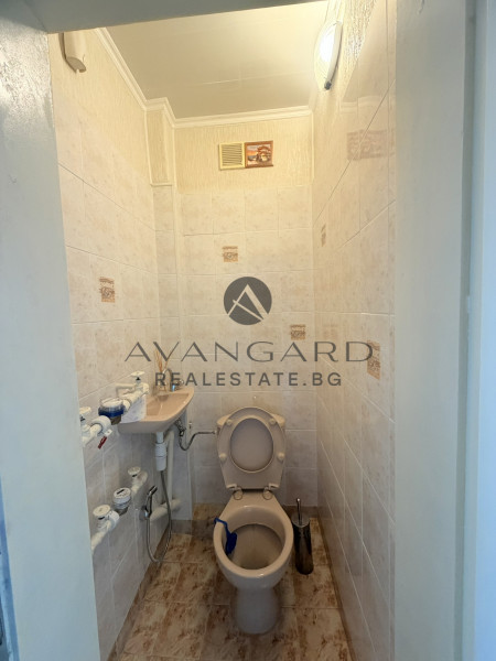 ОБЗАВЕДЕН ТРИСТАЕН С РЕАЛНА КВАДРАТУРА