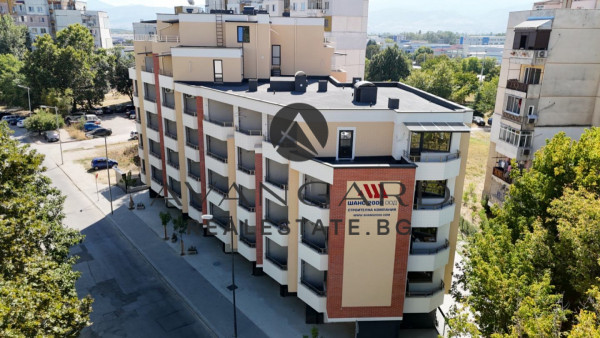 ЛУКСОЗЕН ТРИСТАЕН С ПАРКОМЯСТО !