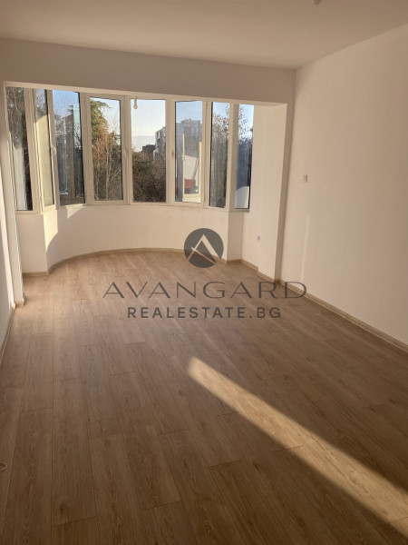 Тристаен РЕАЛНА КВАДРАТУРА ЕМЕМЕНТО