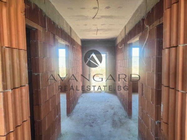 САМОСТОЯТЕЛНА КЪЩА В ОРИЗАРИ