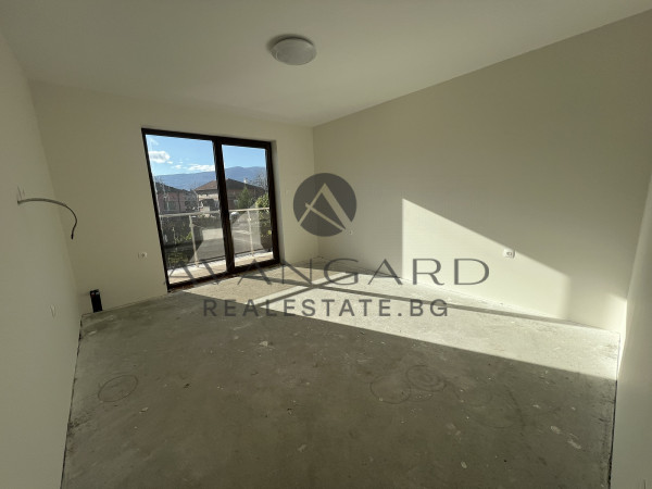 Самостоятелна двуетажна къща с акт 16 в Крумово