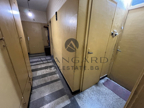 Двустаен до парк Студенец