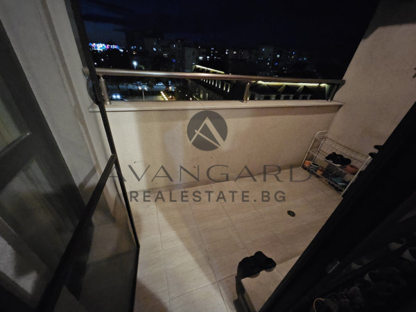 Двустаен с възможност за закупуване на паркомясто !