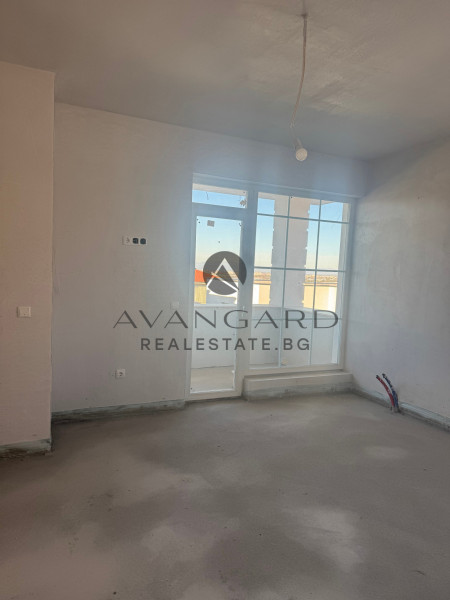 House with GARAGE and THREE parking spaces / Belashtitsa