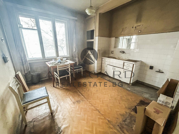 Тристаен С ПАРКОМЯСТО ВОЕННА БОЛНИЦА