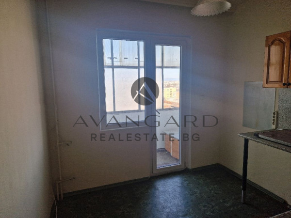 ДВУСТАЕН РЕАЛНА КВАДРАТУРА! ТРИ ОТДЕЛНИ СТАИ!!