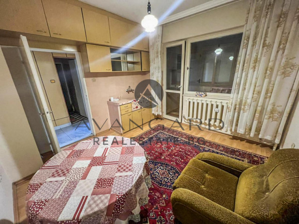 Тристаен РЕАЛНА КВАДРАТУРА