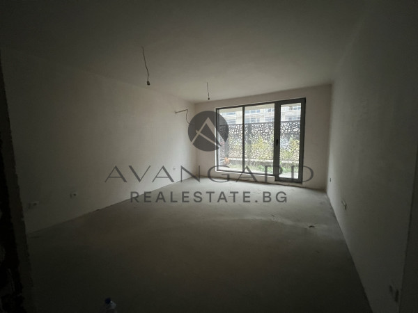 ДВУСТАЕН С ВЕРАНДА И СОБСТВЕН ДВОР