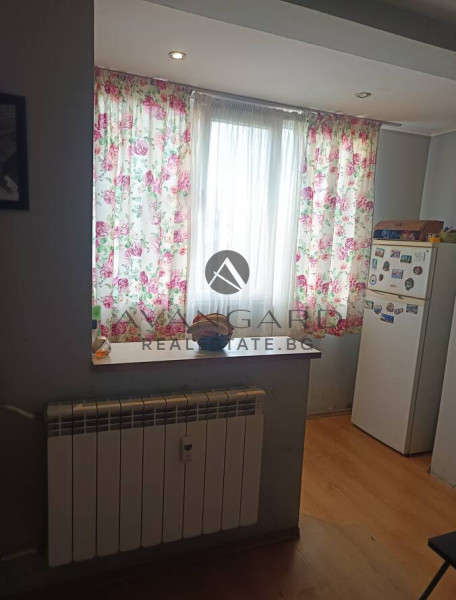 ДВУСТАЕН С ТРИ ОТДЕЛНИ СТАИ