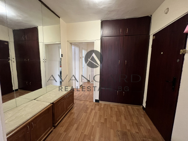Exclusive !! One bedroom with three separate rooms!