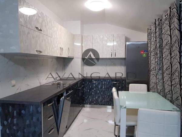 Maisonette / South Exposition / Center