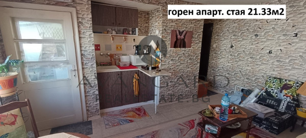 Тристаен до Пеещите фонтани