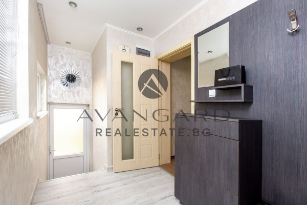 НАПЪЛНО ОБЗАВЕДЕНА къща с ДВЕ спални  в Оризари