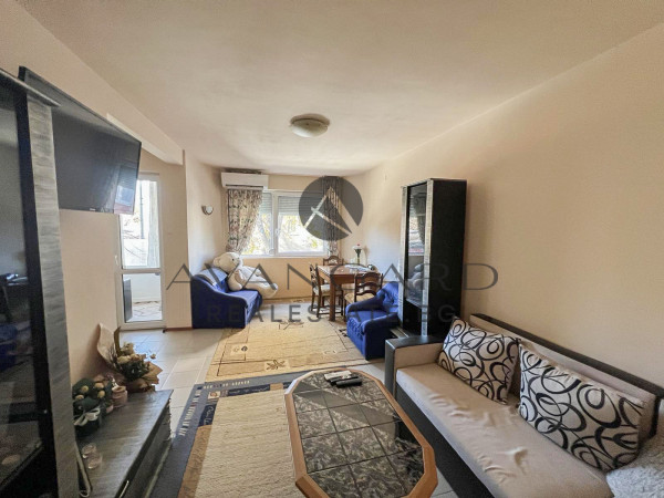 Двустаен с три отделни стаи!