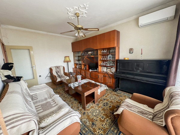 Тристаен с четири отделни стаи до Белите Брези