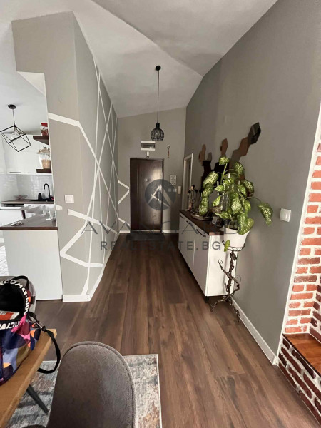 Stylish two -bedroom apartment! Separate on the floor! South!