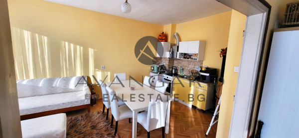 CENTRAL STATION! THREE BEDROOM FURNISHED!