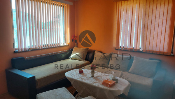 Two -storey house with double garage and 1000 sq.m. Yard/ Costo