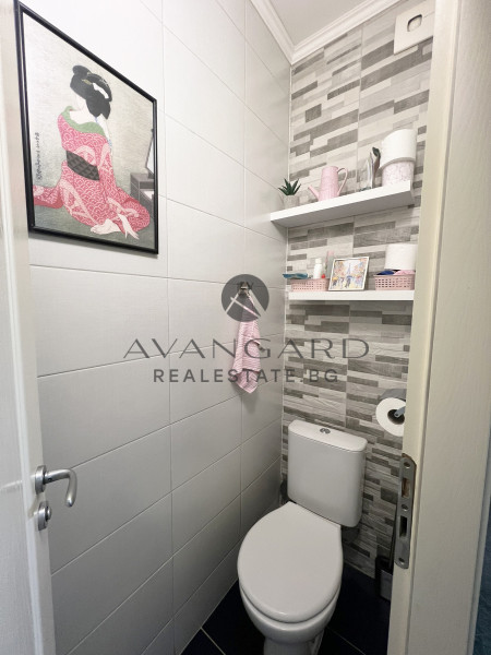 Тристаен апартамент до ПОЛИКЛИНИКАТА