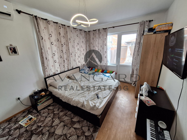 Етаж от Къща с гараж / Захарна Фабрика