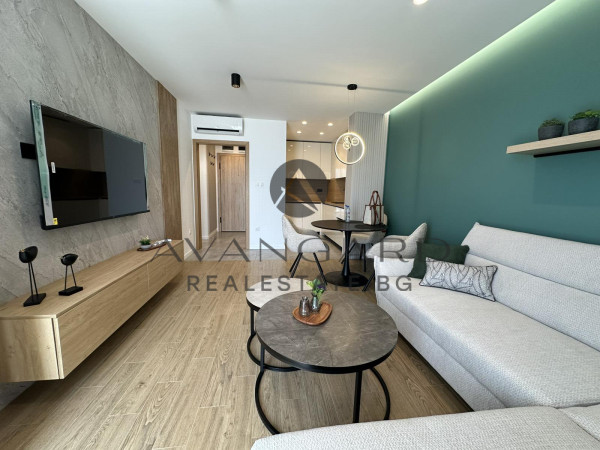 Designer Spacious one -bedroom / new building / judges