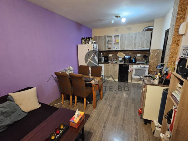 Двустаен с възможност за закупуване на паркомясто !