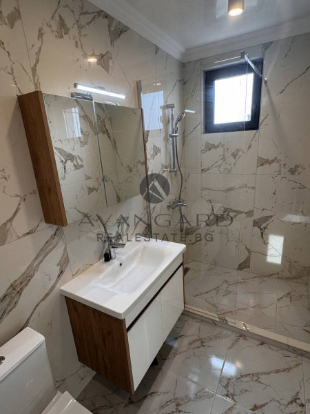 Тристаен обзаведен / Кършияка