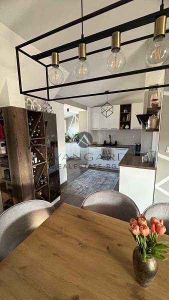 Stylish two -bedroom apartment! Separate on the floor! South!