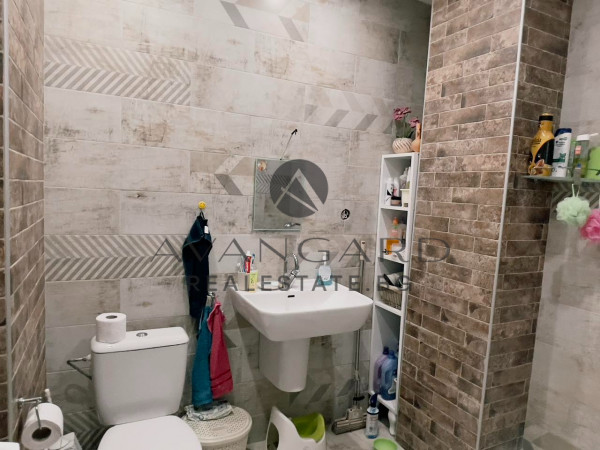 ТРИЕТАЖНА КЪЩА в с. Брестник