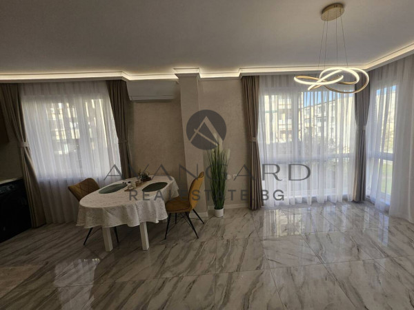 Двустаен апартамент м-н Слънчеви лъчи