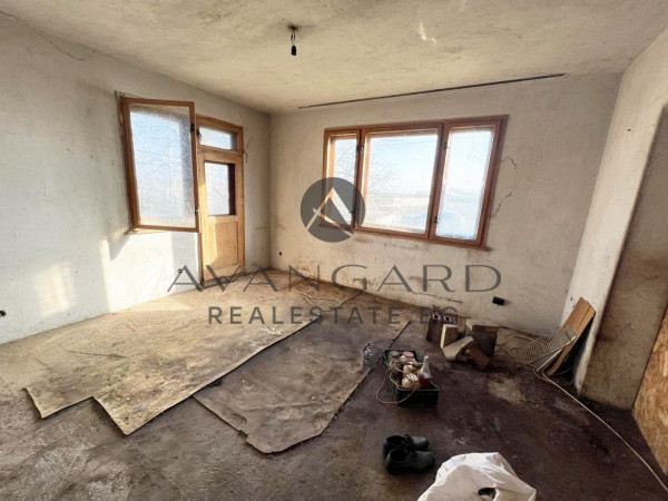 DETACHED HOUSE WITH YARD / Skutare village