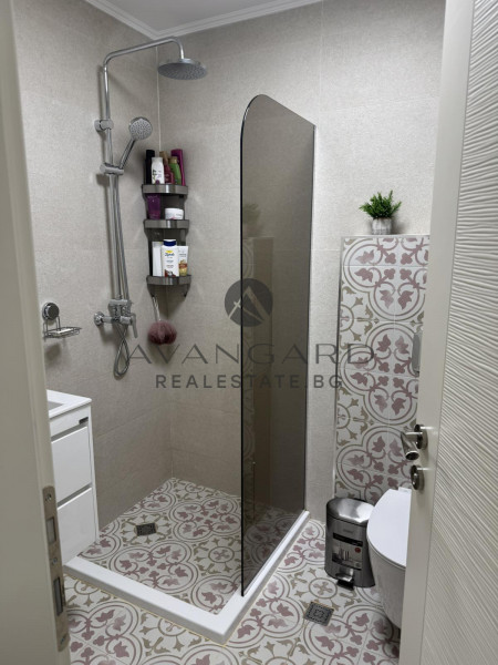 ТРИСТАЕН ОБЗАВЕДЕН ОСТРОМИЛА