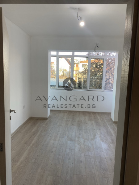 Тристаен РЕАЛНА КВАДРАТУРА ЕМЕМЕНТО