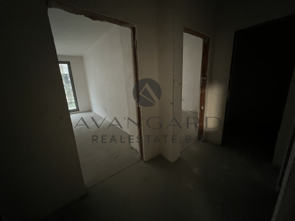 ДВУСТАЕН С ВЕРАНДА И СОБСТВЕН ДВОР